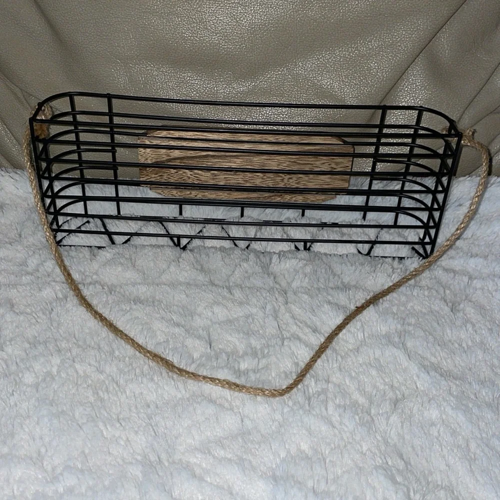 NWOT Black Wire Mail Holder with Wooden Sign - Picture 3 of 3